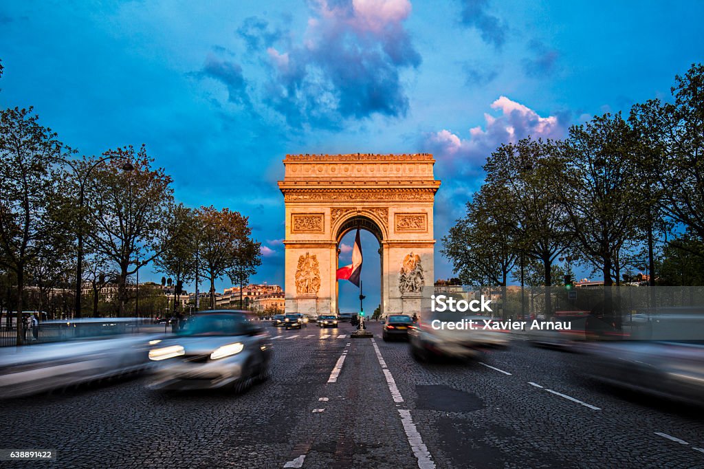 Vue de l'arc de Triomphe, au bout des Champs-Elysées